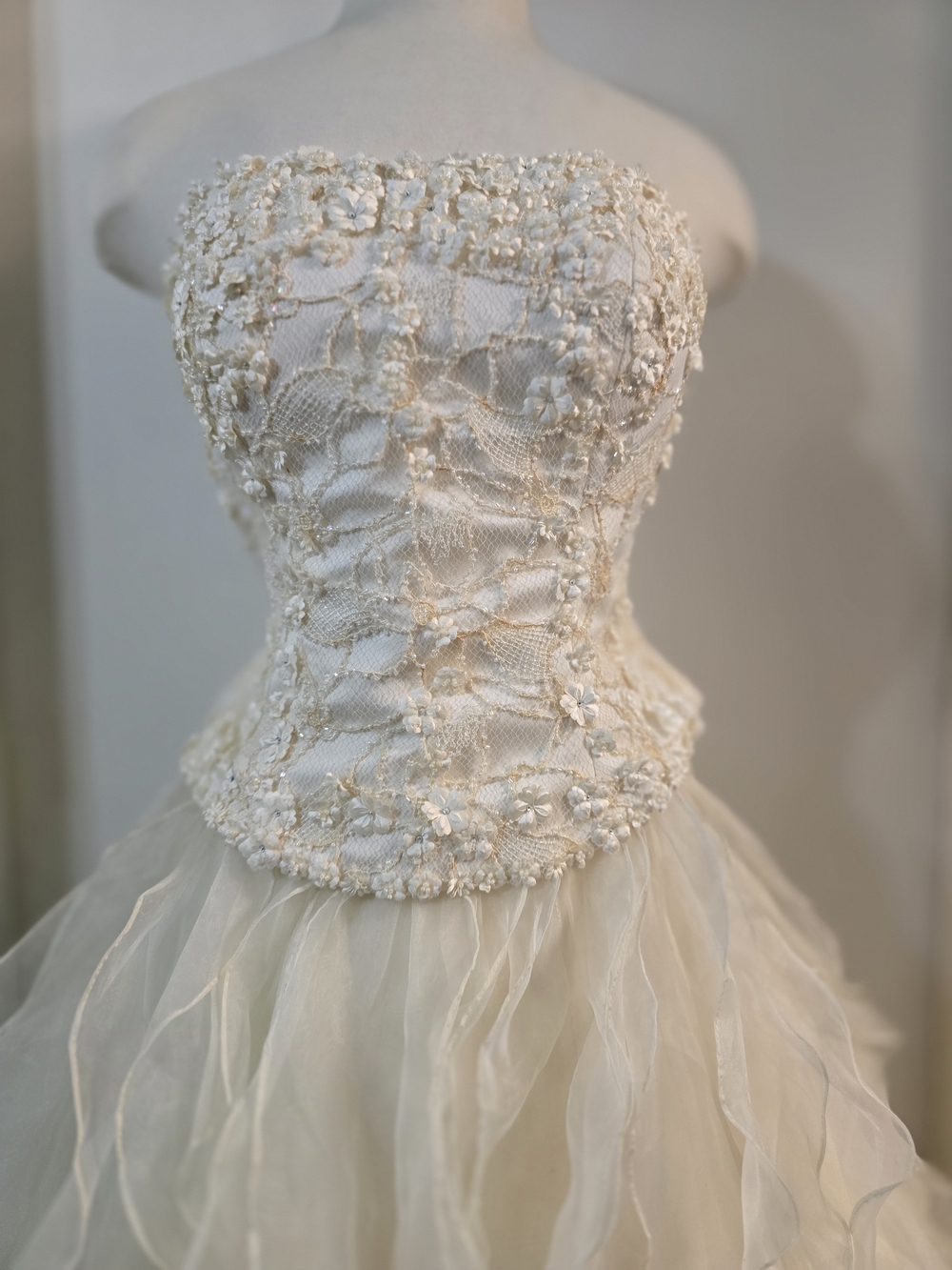 Pronovias Ivory Strapless Floral Lace Bridal Dress